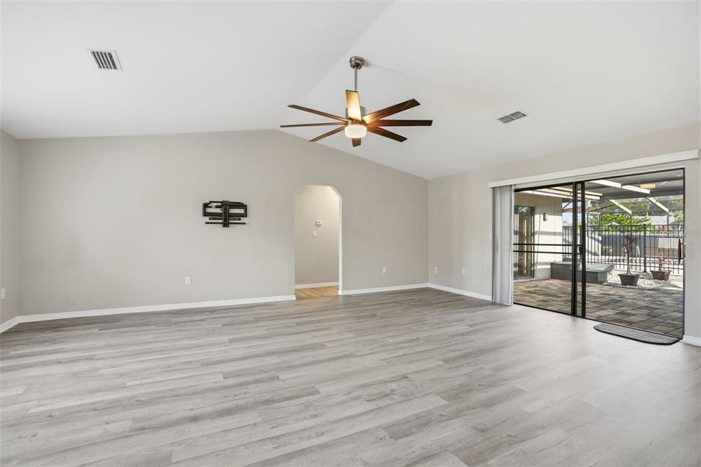 For Sale: $399,900 (3 beds, 2 baths, 1999 Square Feet)