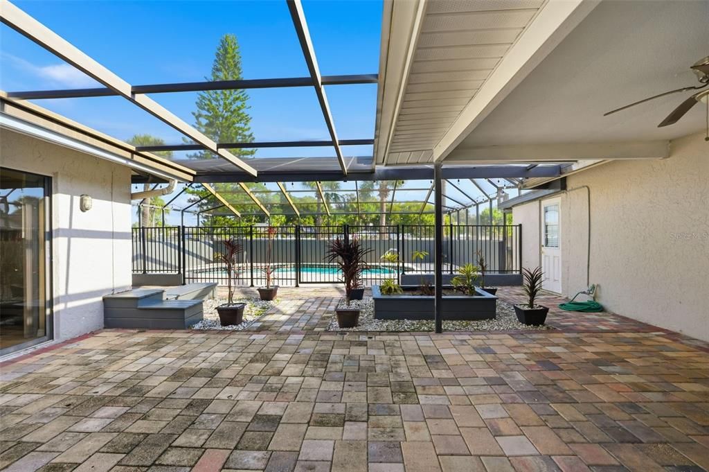 For Sale: $399,900 (3 beds, 2 baths, 1999 Square Feet)