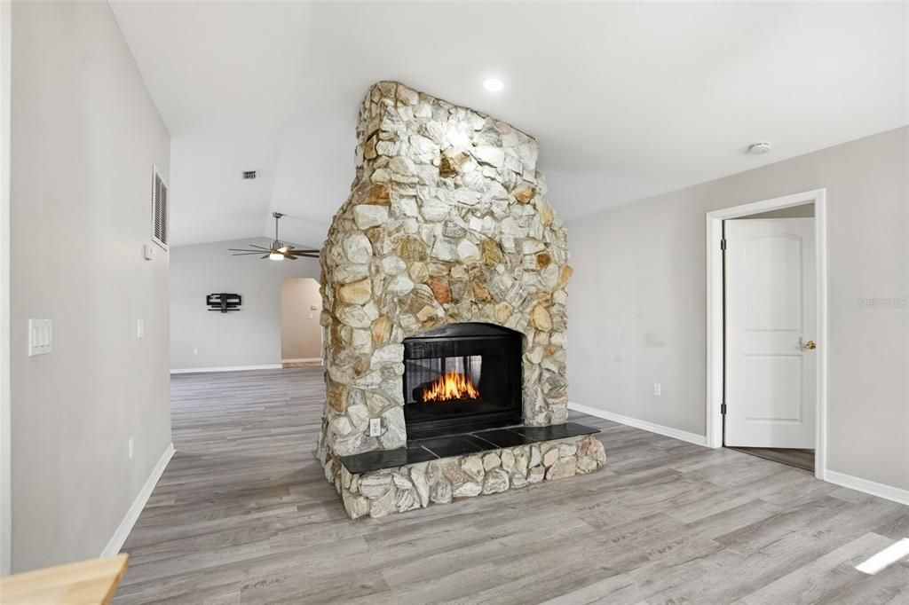 For Sale: $399,900 (3 beds, 2 baths, 1999 Square Feet)