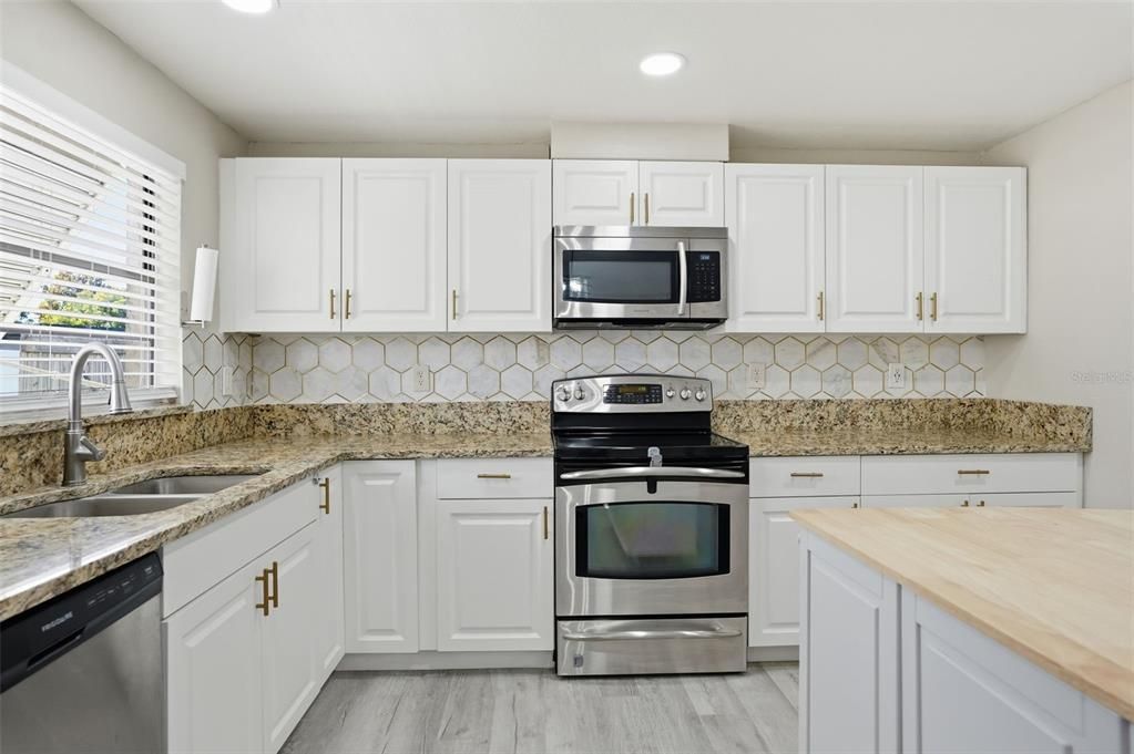 For Sale: $399,900 (3 beds, 2 baths, 1999 Square Feet)