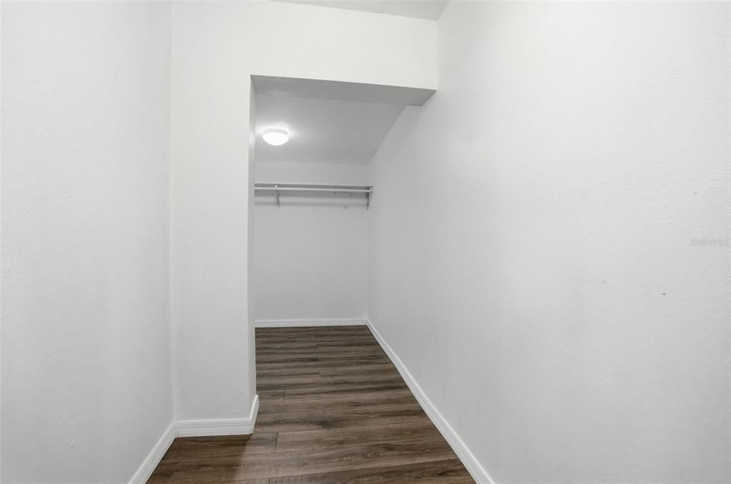 For Sale: $399,900 (3 beds, 2 baths, 1999 Square Feet)