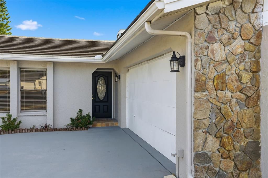 For Sale: $399,900 (3 beds, 2 baths, 1999 Square Feet)