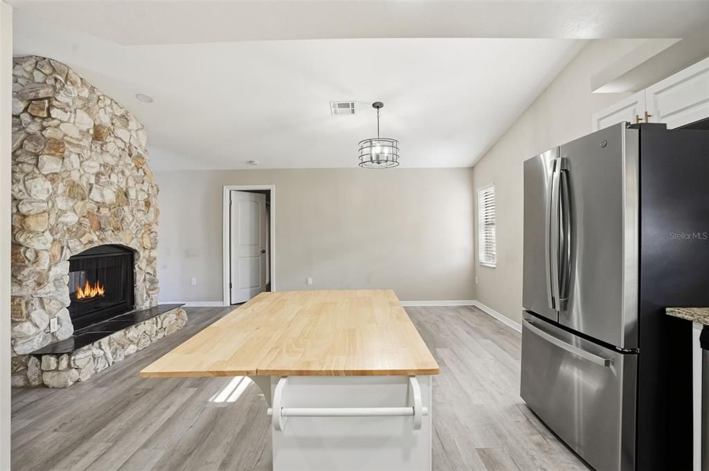 For Sale: $399,900 (3 beds, 2 baths, 1999 Square Feet)