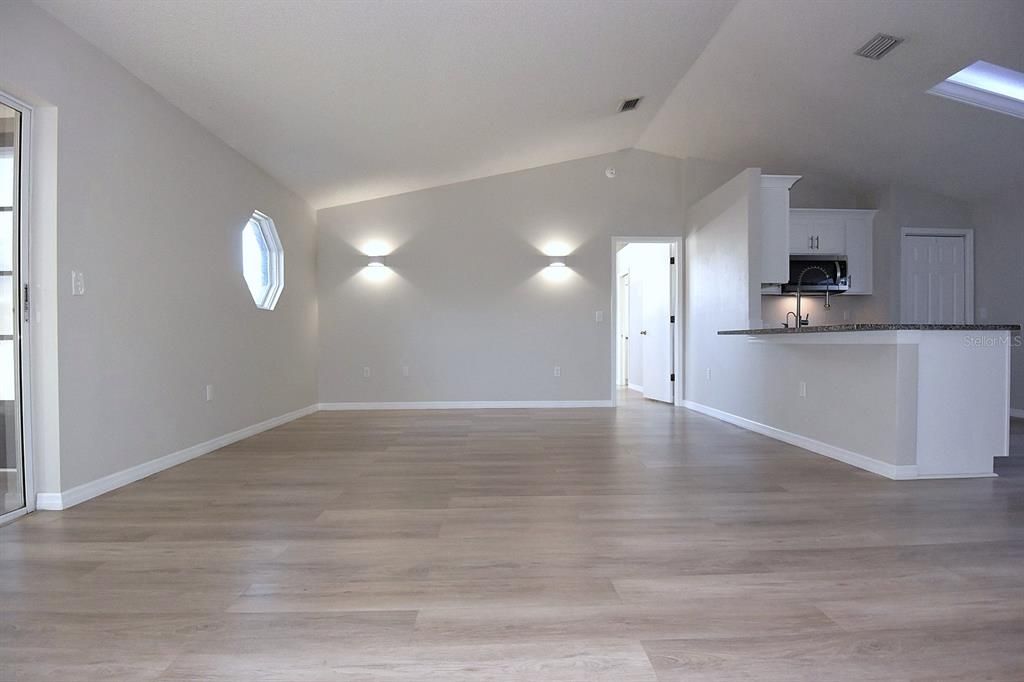 For Sale: $330,000 (3 beds, 2 baths, 1408 Square Feet)