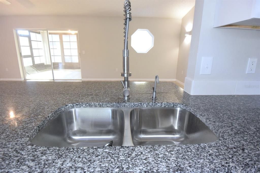 For Sale: $330,000 (3 beds, 2 baths, 1408 Square Feet)