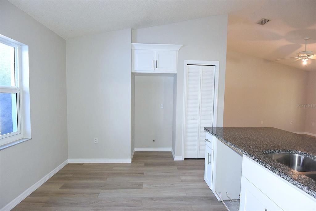 For Sale: $330,000 (3 beds, 2 baths, 1408 Square Feet)