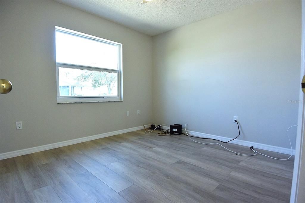 For Sale: $330,000 (3 beds, 2 baths, 1408 Square Feet)