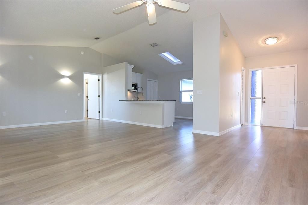 For Sale: $330,000 (3 beds, 2 baths, 1408 Square Feet)