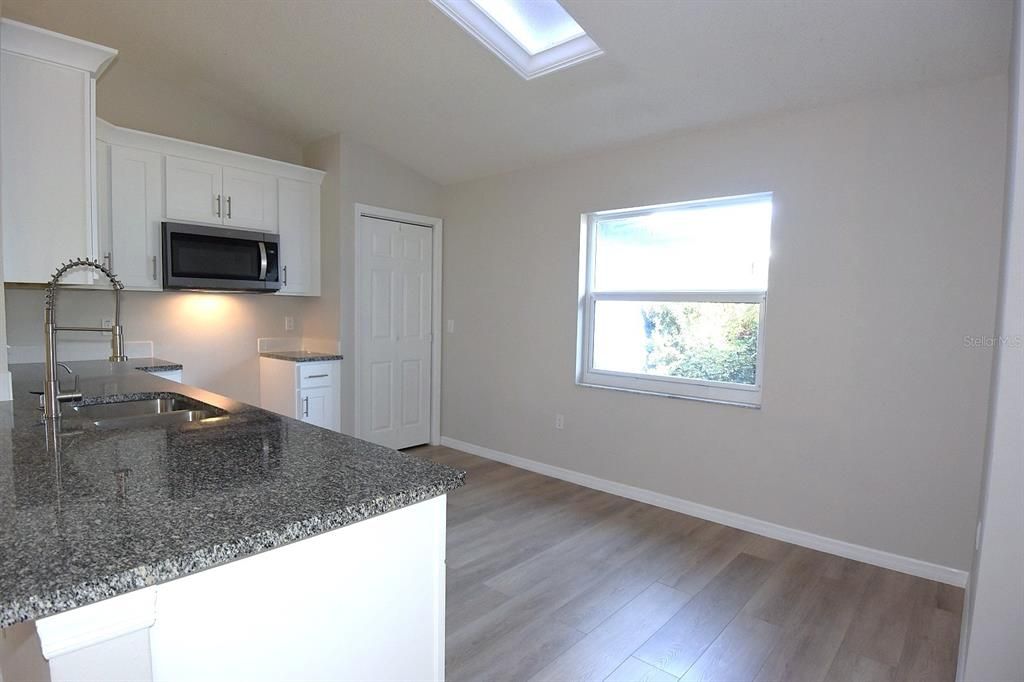 For Sale: $330,000 (3 beds, 2 baths, 1408 Square Feet)