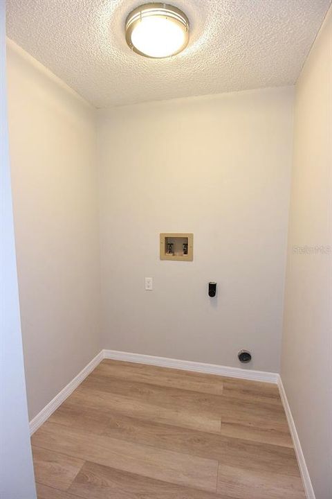 For Sale: $330,000 (3 beds, 2 baths, 1408 Square Feet)