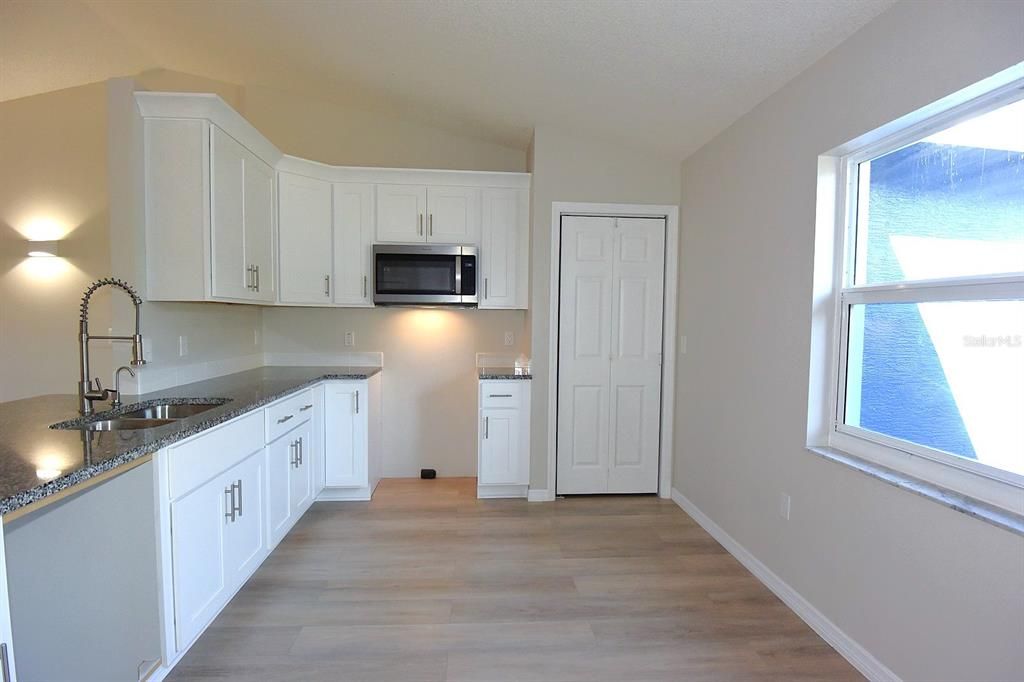 For Sale: $330,000 (3 beds, 2 baths, 1408 Square Feet)