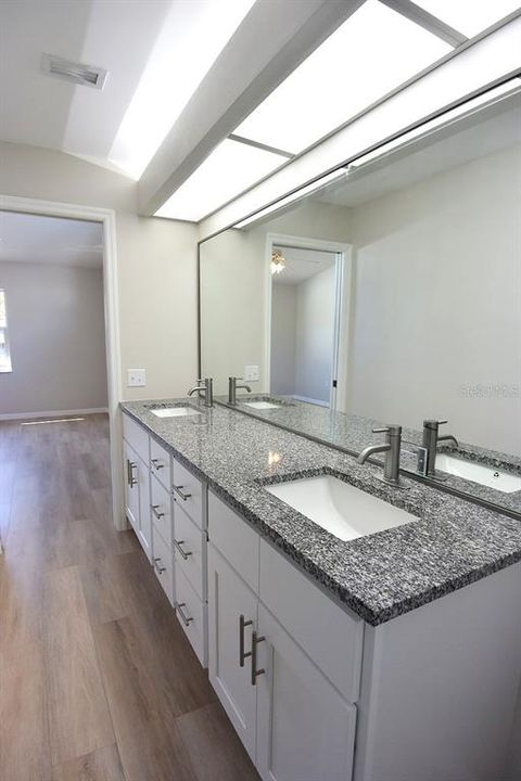 For Sale: $330,000 (3 beds, 2 baths, 1408 Square Feet)