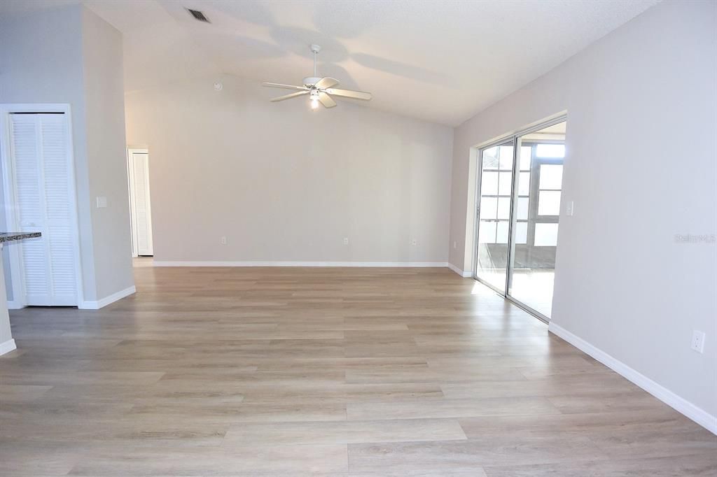 For Sale: $330,000 (3 beds, 2 baths, 1408 Square Feet)