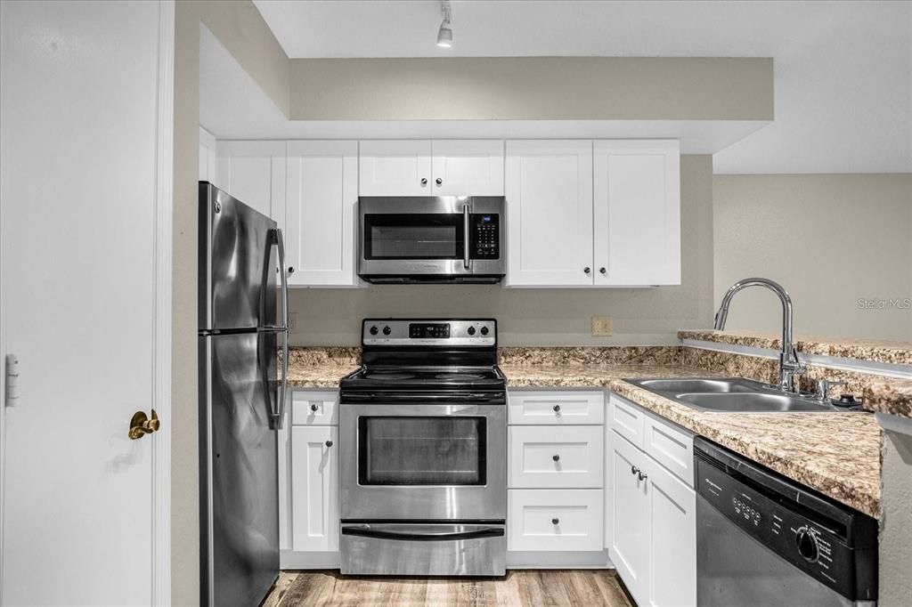 待售: $174,990 (2 贝兹, 2 浴室, 1133 平方英尺)