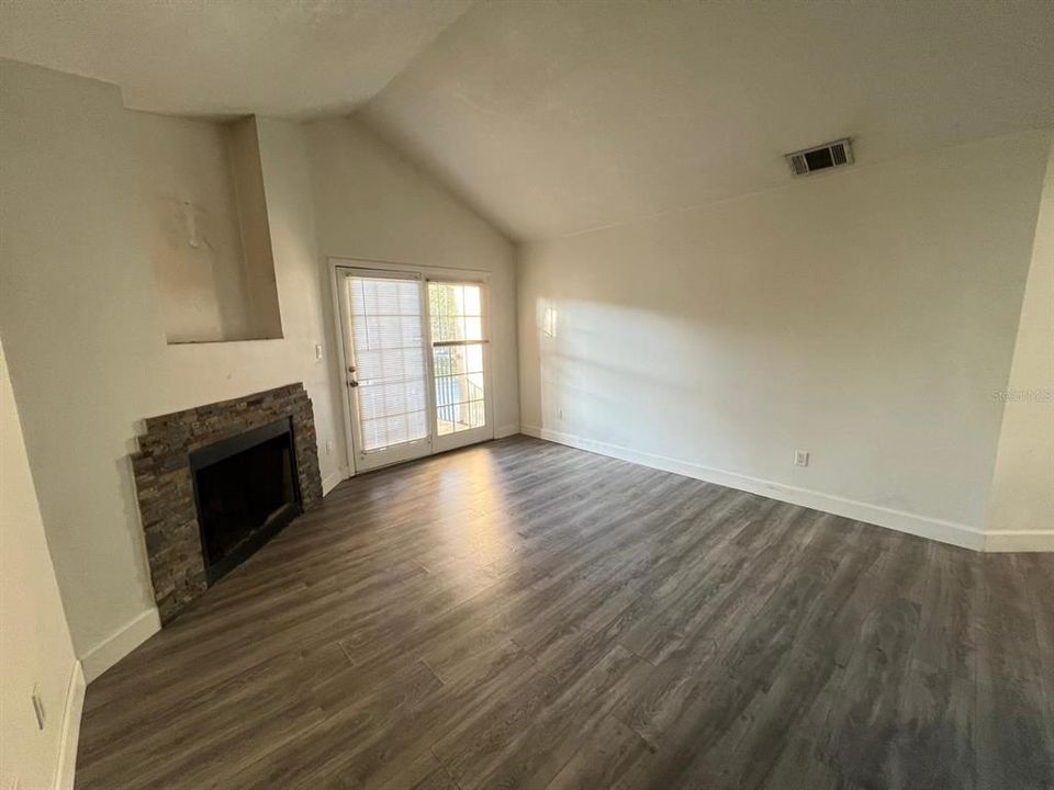 For Rent: $1,450 (1 beds, 1 baths, 662 Square Feet)