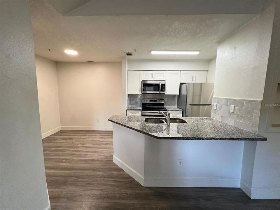 For Rent: $1,450 (1 beds, 1 baths, 662 Square Feet)