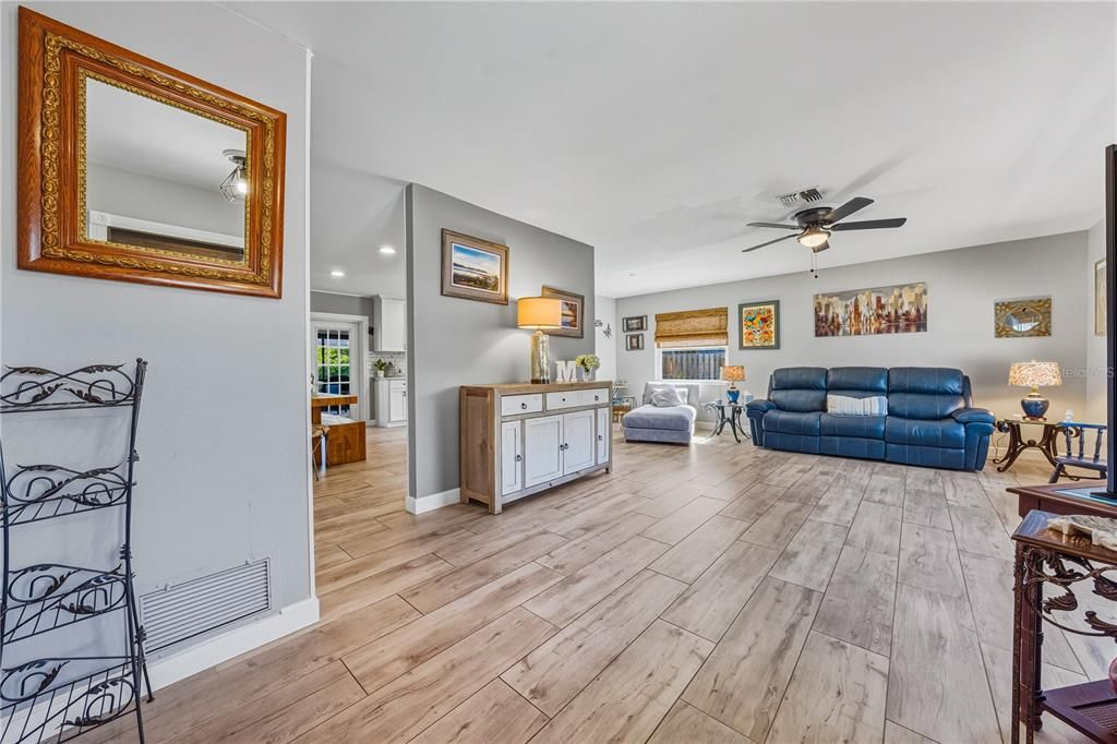 For Sale: $510,000 (4 beds, 2 baths, 1662 Square Feet)