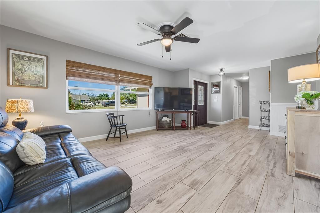 For Sale: $510,000 (4 beds, 2 baths, 1662 Square Feet)