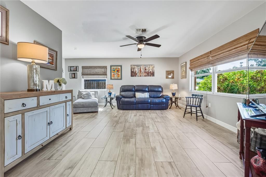 For Sale: $510,000 (4 beds, 2 baths, 1662 Square Feet)