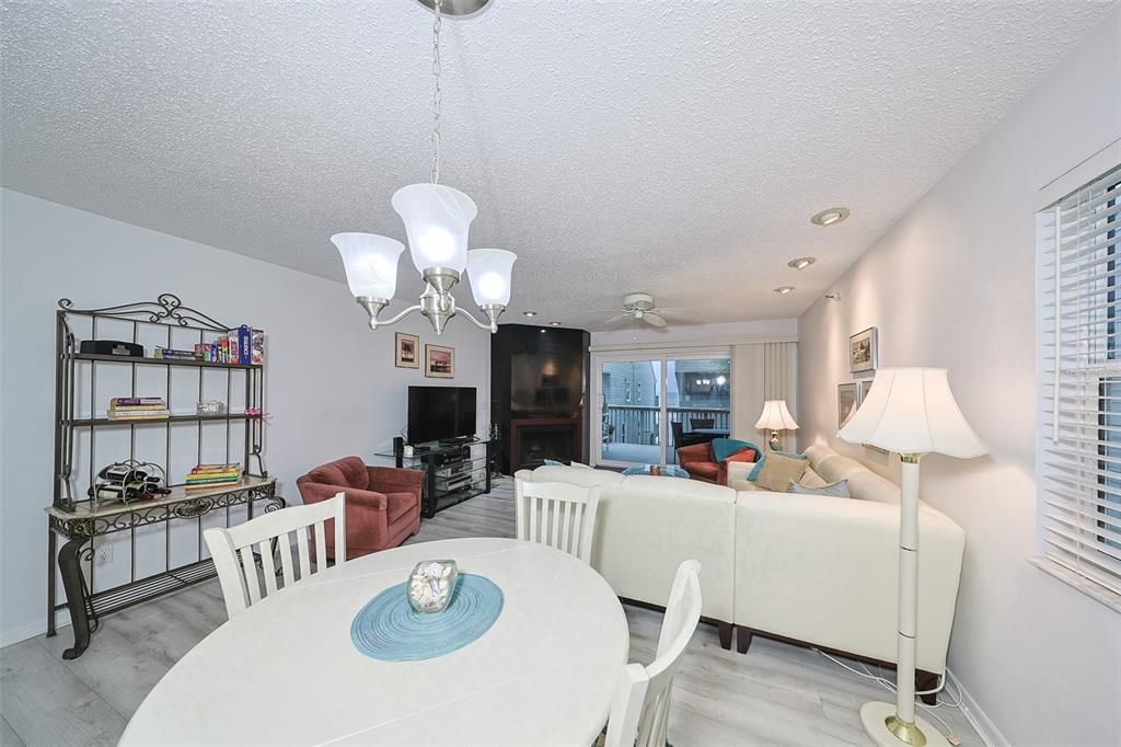 出租: $1,450 (2 贝兹, 2 浴室, 1162 平方英尺)