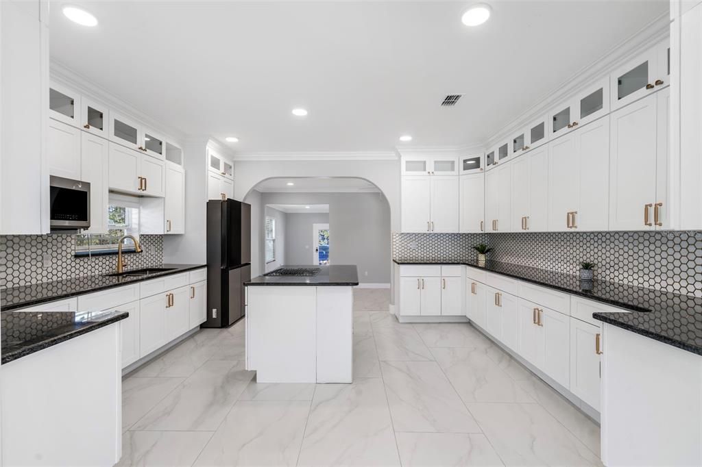 For Sale: $890,000 (4 beds, 2 baths, 1972 Square Feet)