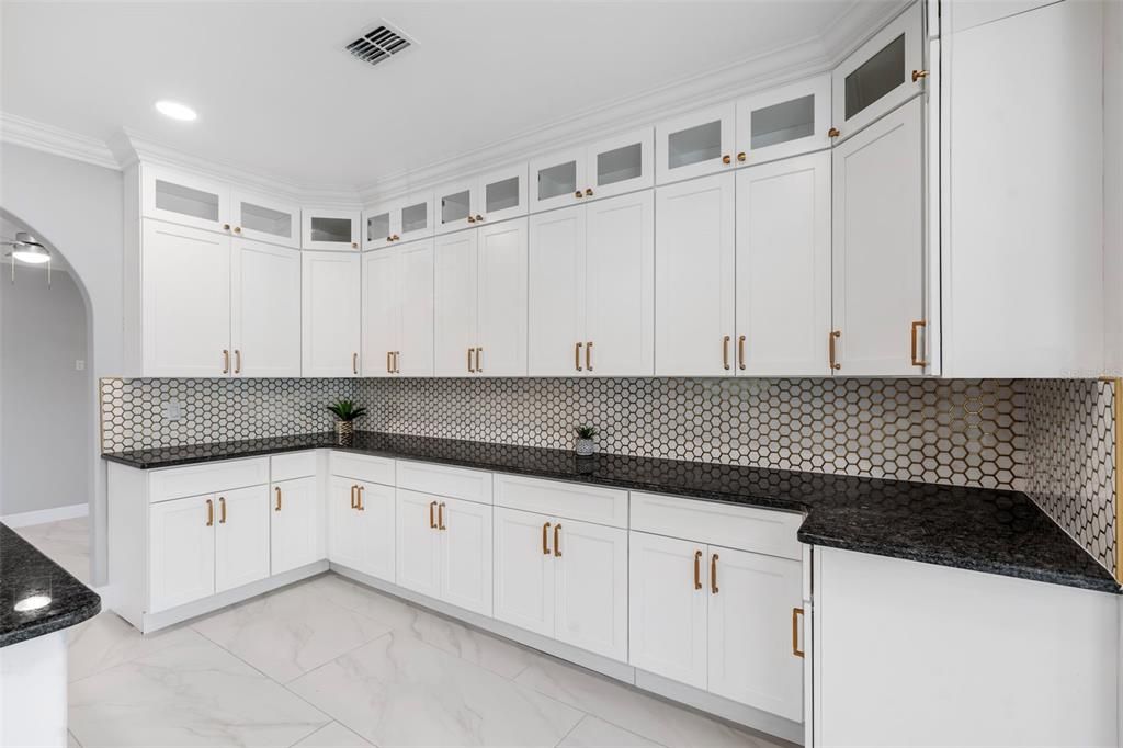 For Sale: $890,000 (4 beds, 2 baths, 1972 Square Feet)