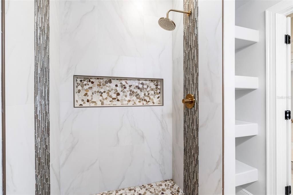 For Sale: $890,000 (4 beds, 2 baths, 1972 Square Feet)