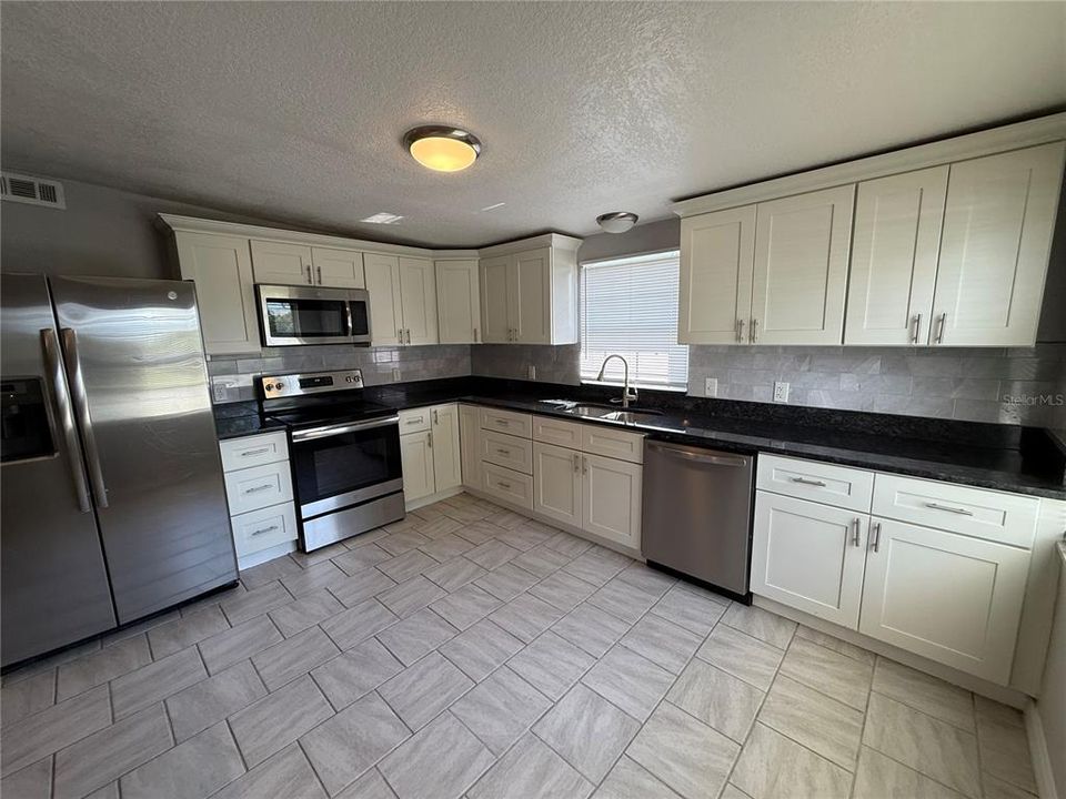 For Rent: $1,850 (3 beds, 2 baths, 1045 Square Feet)