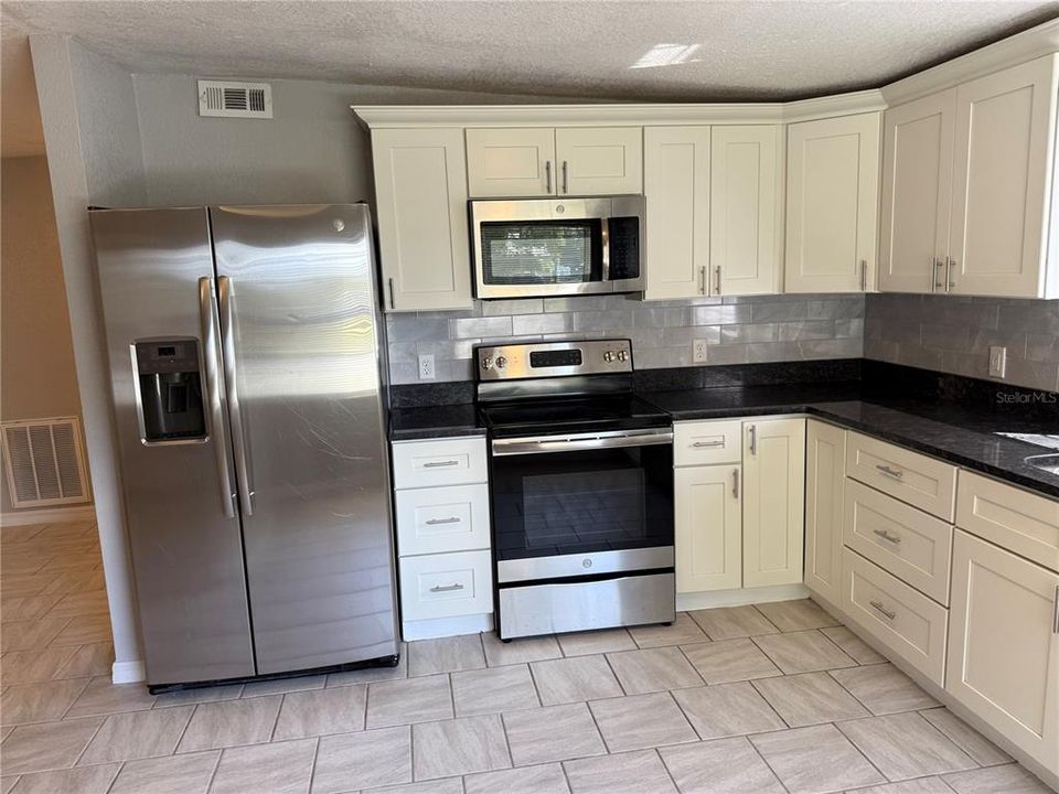 For Rent: $1,850 (3 beds, 2 baths, 1045 Square Feet)