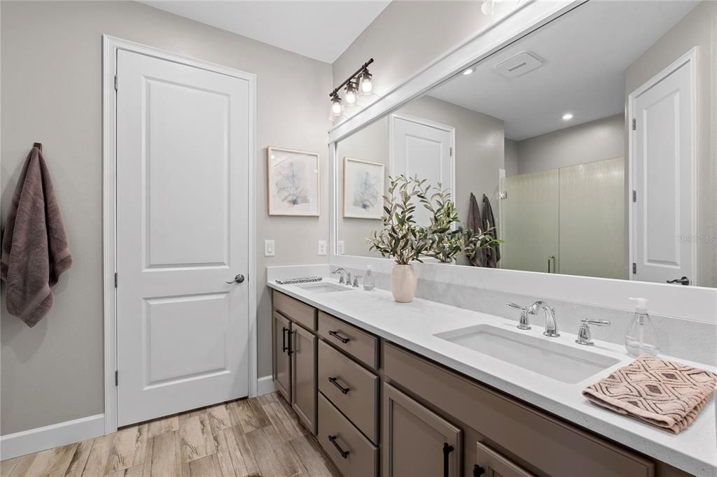 For Sale: $529,900 (2 beds, 2 baths, 1558 Square Feet)