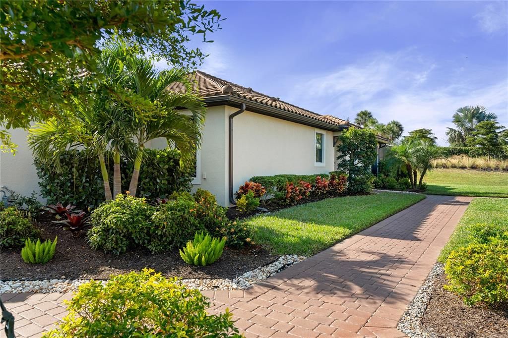 For Sale: $529,900 (2 beds, 2 baths, 1558 Square Feet)