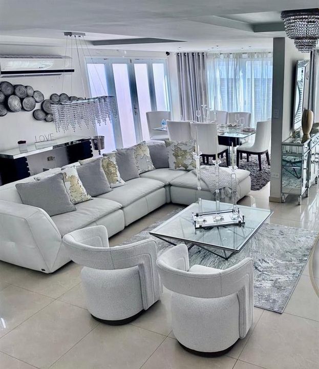 Activo con contrato: $499,000 (4 camas, 3 baños, 2759 Pies cuadrados)