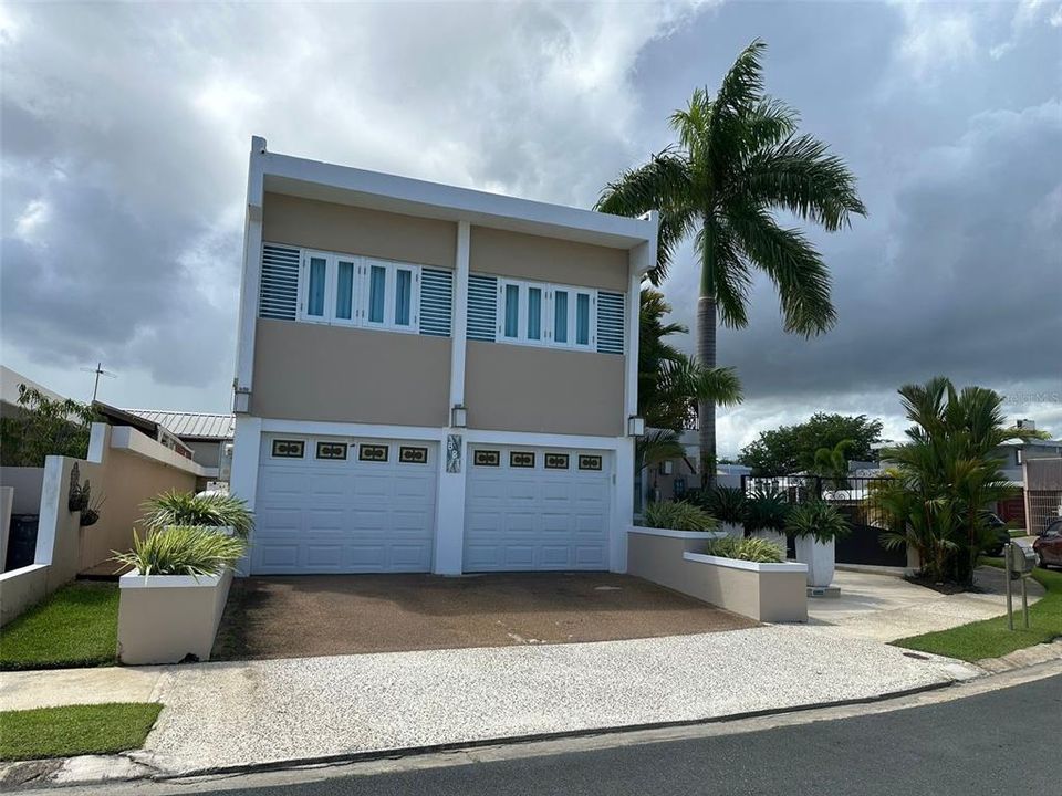 Activo con contrato: $499,000 (4 camas, 3 baños, 2759 Pies cuadrados)