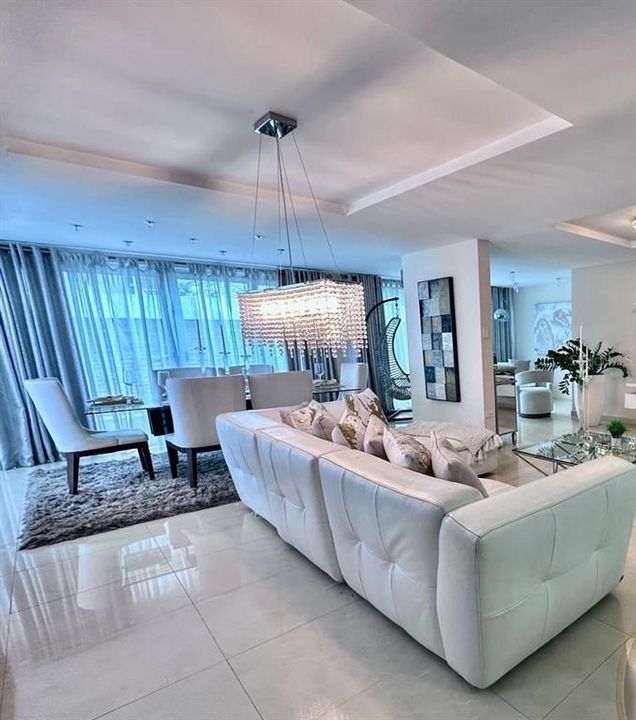 Activo con contrato: $499,000 (4 camas, 3 baños, 2759 Pies cuadrados)