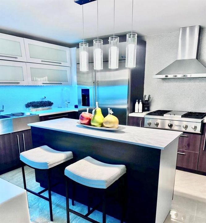 Activo con contrato: $499,000 (4 camas, 3 baños, 2759 Pies cuadrados)