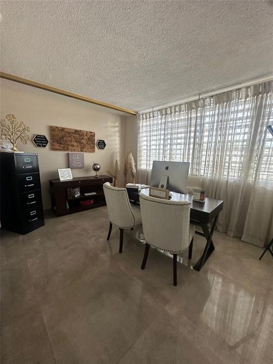 Activo con contrato: $499,000 (4 camas, 3 baños, 2759 Pies cuadrados)