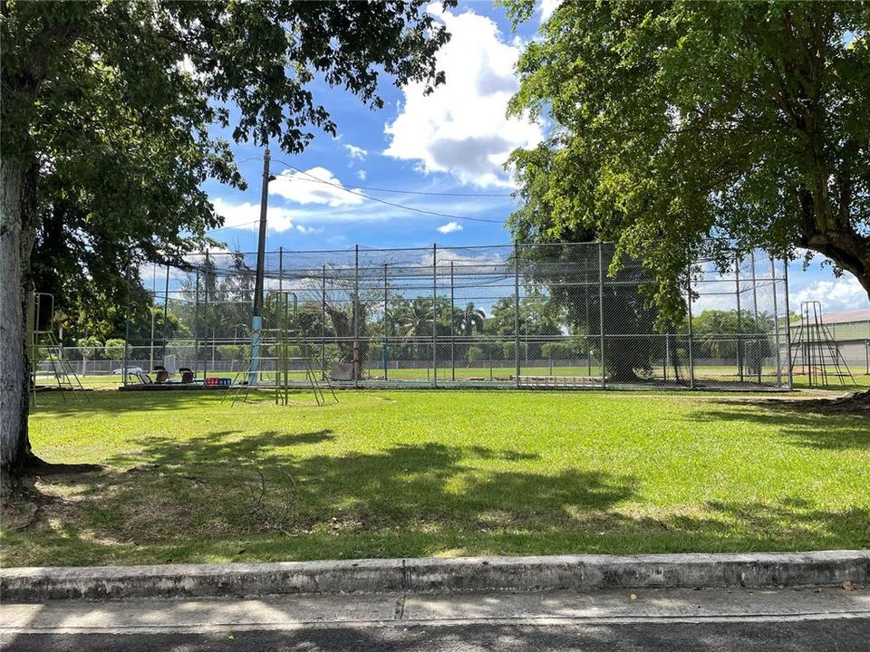 Activo con contrato: $499,000 (4 camas, 3 baños, 2759 Pies cuadrados)