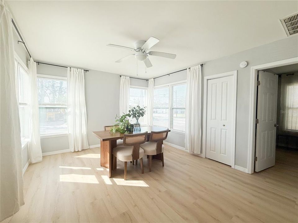 待售: $699,999 (4 贝兹, 0 浴室, 1790 平方英尺)