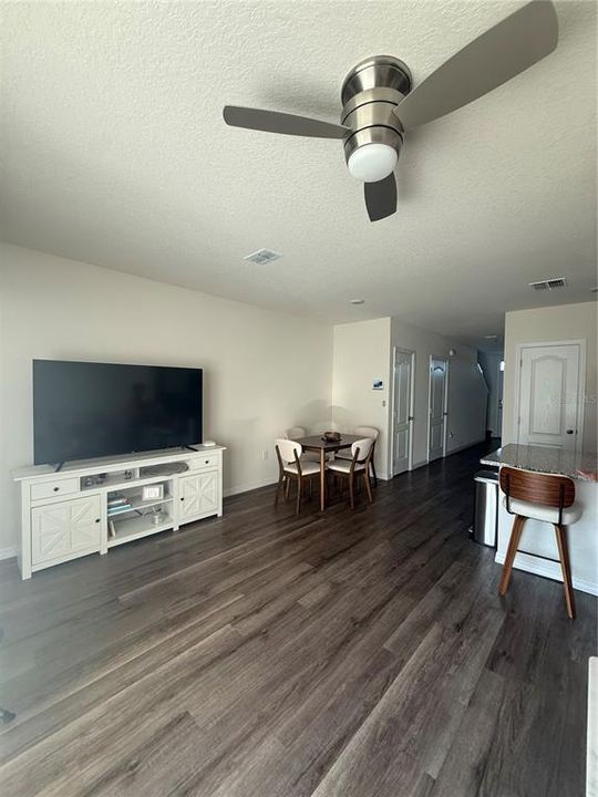 В аренду: $1,950 (3 спален, 2 ванн, 1488 Квадратных фут)