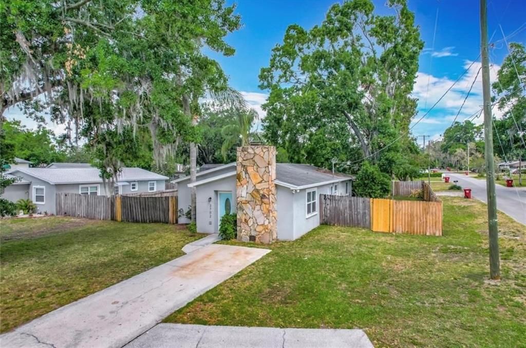 For Rent: $2,300 (3 beds, 2 baths, 1464 Square Feet)