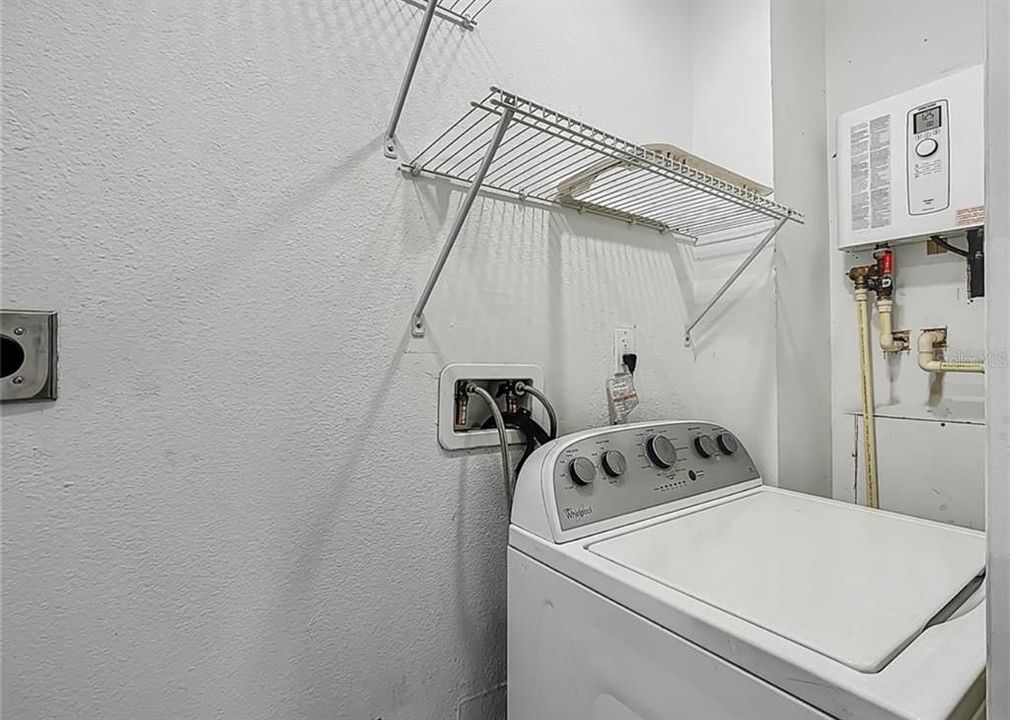 For Rent: $2,300 (3 beds, 2 baths, 1464 Square Feet)