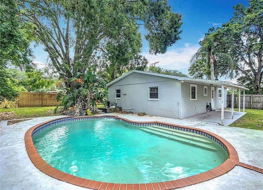 For Rent: $2,300 (3 beds, 2 baths, 1464 Square Feet)