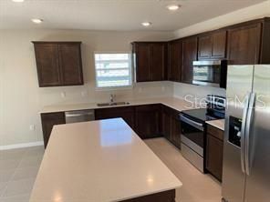 На продажу: $318,900 (4 спален, 2 ванн, 1849 Квадратных фут)