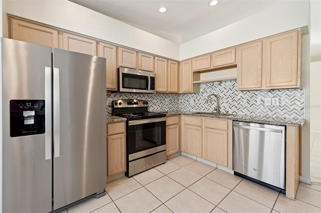 For Sale: $295,000 (2 beds, 2 baths, 1421 Square Feet)