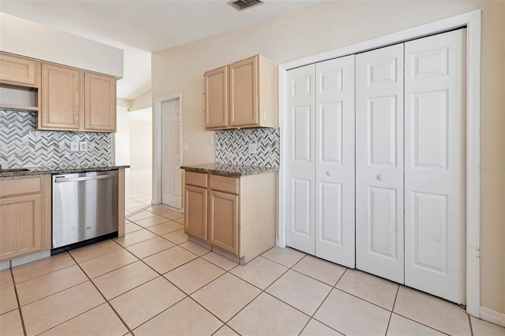 For Sale: $295,000 (2 beds, 2 baths, 1421 Square Feet)