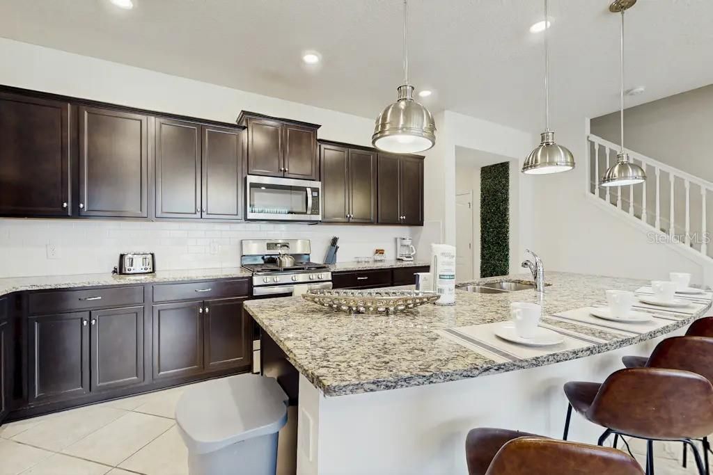 待售: $459,000 (5 贝兹, 4 浴室, 2281 平方英尺)