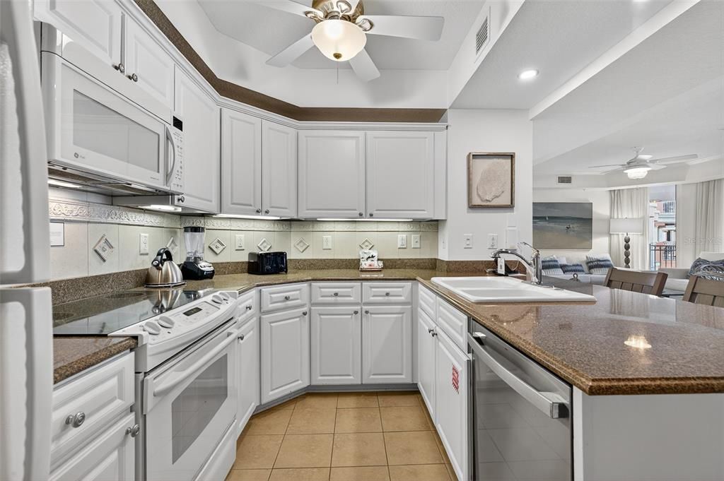 For Sale: $745,000 (3 beds, 3 baths, 1435 Square Feet)