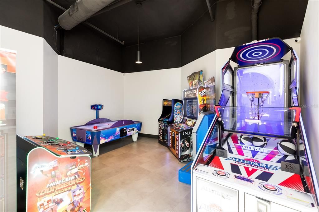 For Sale: $745,000 (3 beds, 3 baths, 1435 Square Feet)