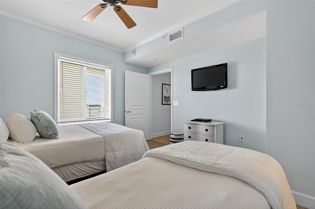 For Sale: $745,000 (3 beds, 3 baths, 1435 Square Feet)