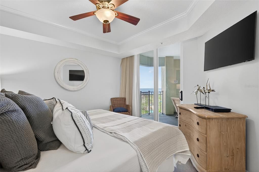 For Sale: $745,000 (3 beds, 3 baths, 1435 Square Feet)